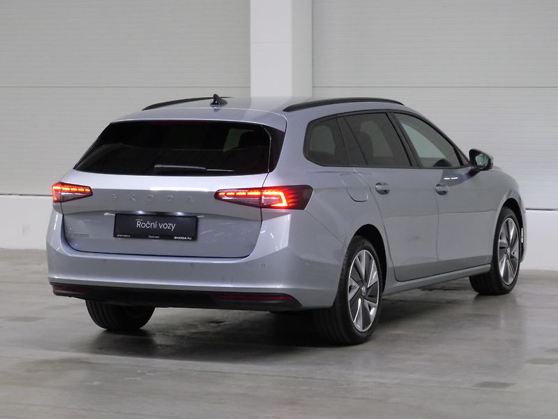 Škoda Superb - fotka 2 z 28