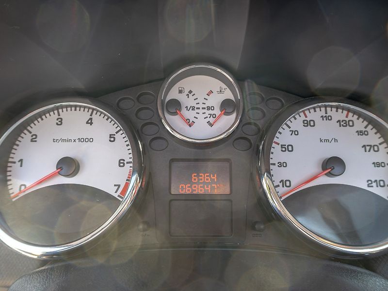 Peugeot 207 (2011) 1.6i 88KW – WINDSHOT - fotka 13 z 22
