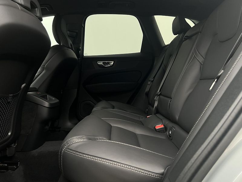Volvo XC60 (2026) B5 AWD BLACK EDITION PLUS AUT - fotka 5 z 47