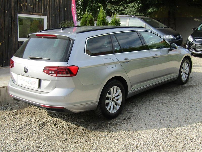 Volkswagen Passat (2021) 2.0 TDI 110kW DSG ACC - fotka 11 z 46