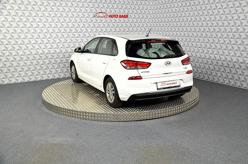 Hyundai i30 (2017) 1.4i 73kW HB - fotka 8 z 19