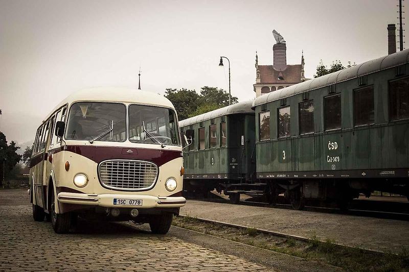 Tomuto autobusu je přesně padesát let. A je zcela původní