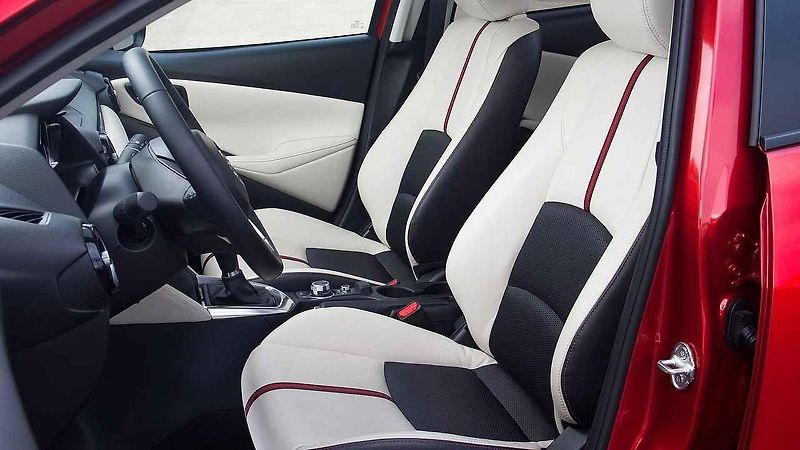 Fiat 500 nabízí i tuto variantu interiéru s příplatkem 37 000 Kč