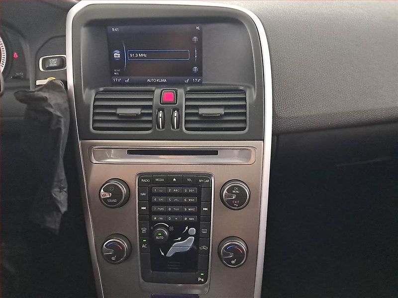 Volvo XC60 (2011) Momentum D4, Navi, Xenony - fotka 12 z 21