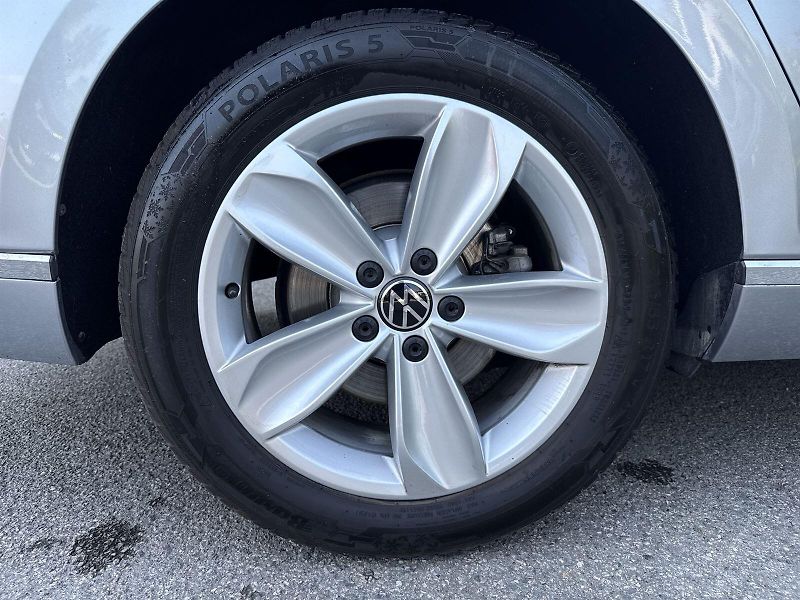 Volkswagen Passat (2021) Variant 1.5 TSI DSG Elegance - fotka 27 z 30