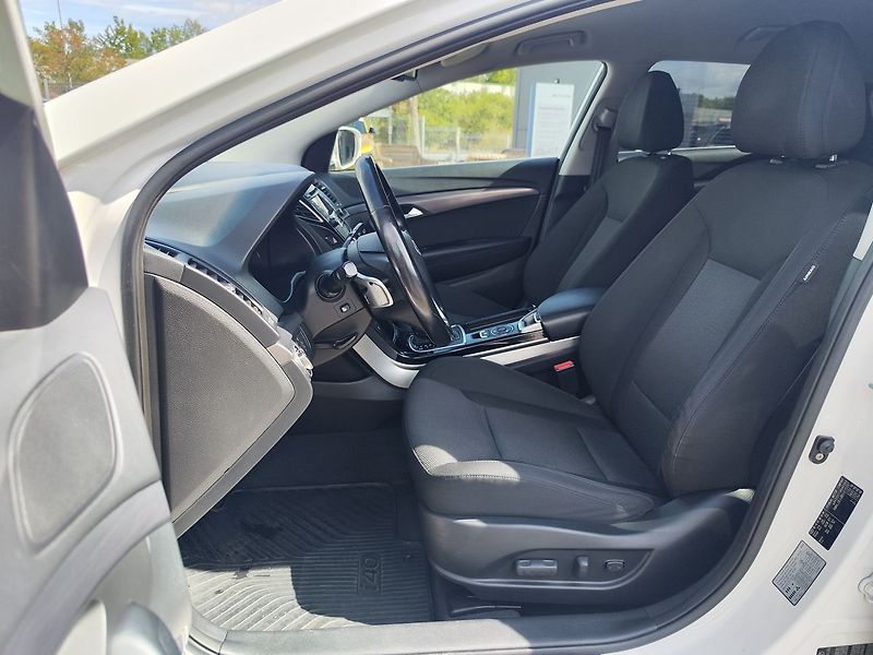 Hyundai i40 1.7 CRDI/100kW Experience AT - fotka 13 z 29