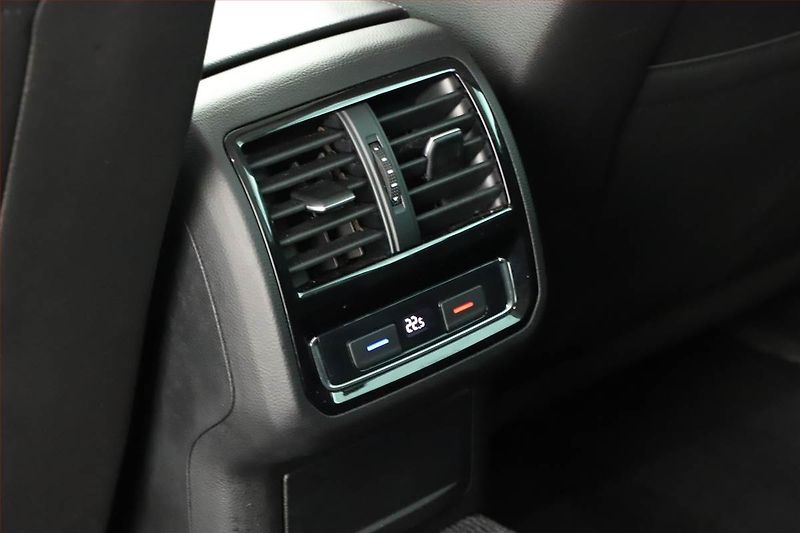 Volkswagen Passat (2019) 2.0 TDI, Automat, Navi - fotka 12 z 21