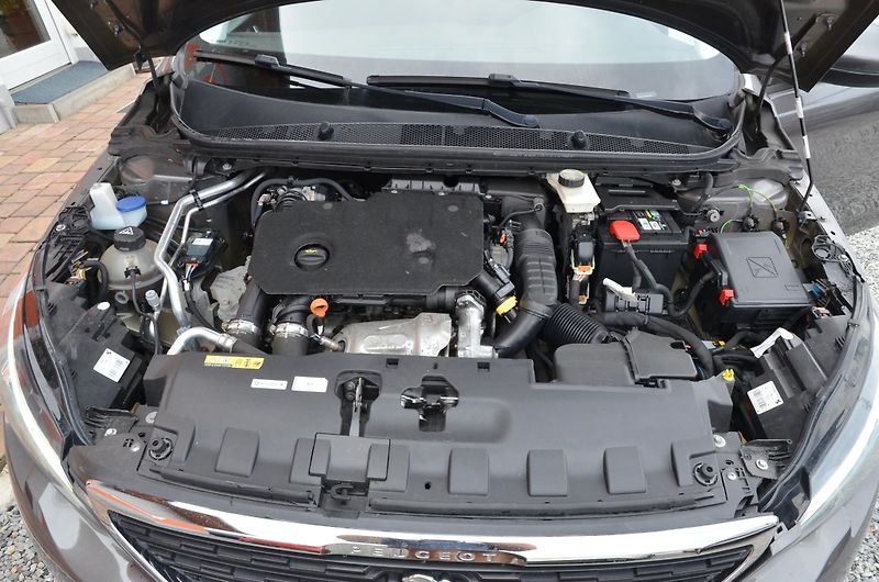Peugeot 308 (2019) 1.5 HDi 96kW NAVI /STK 06/2028 - fotka 29 z 29