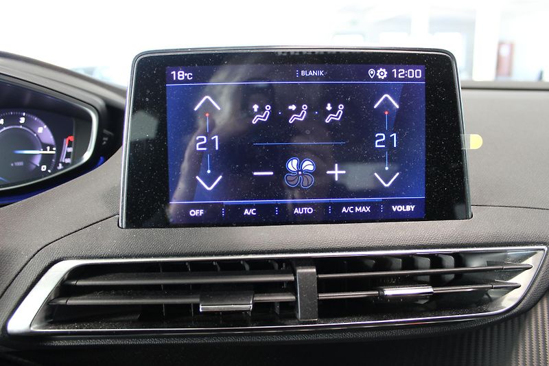 Peugeot 3008 (2022) 1.5BlueHDi,130HP,ČR,1.maj. - fotka 14 z 19