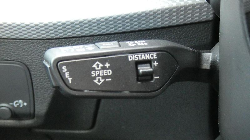Audi Q2 1,0 TFSI Advanced - fotka 11 z 24