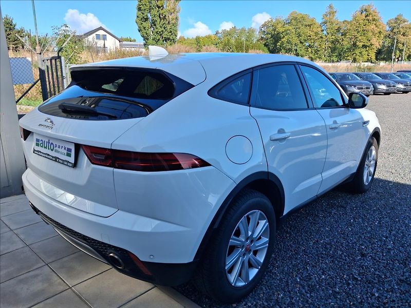 Jaguar E-Pace 2,0 SE, panorama, kůže - fotka 7 z 17
