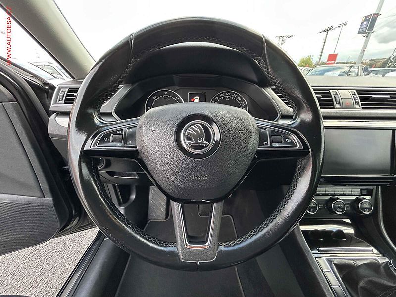 Škoda Superb (2016) 1.6 TDi, AC, výhřev sed. - fotka 12 z 19