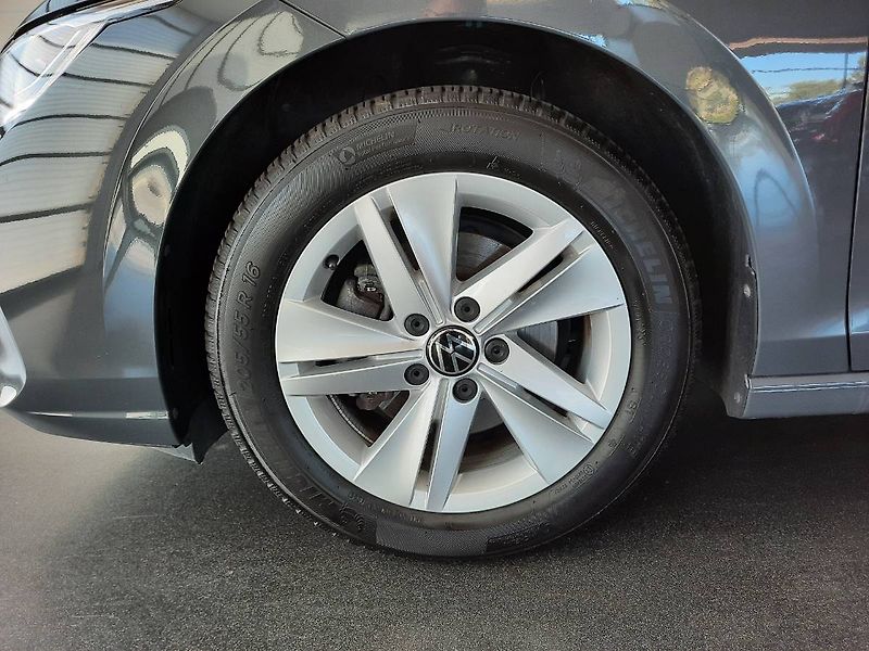 Volkswagen Golf Variant (2025) People 1.5 eTSI (85kW/116k) DS - fotka 24 z 25