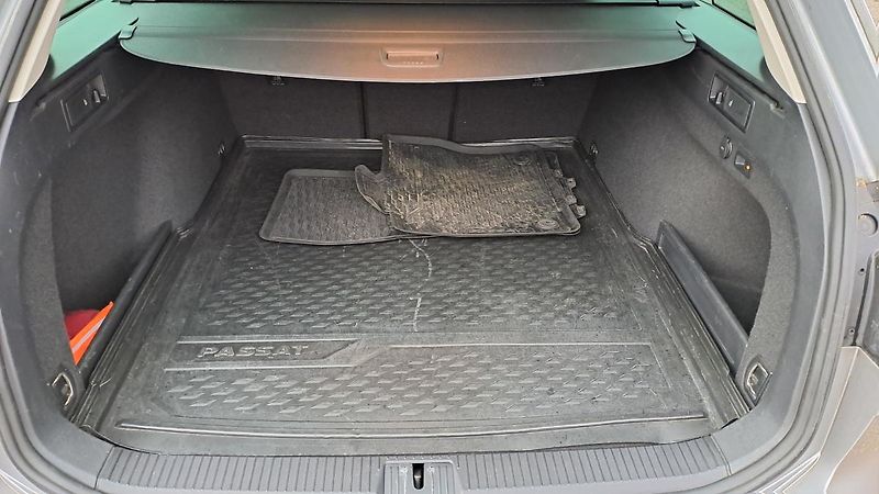 Volkswagen Passat 1.6 TDI ComfortLine Business - fotka 13 z 36