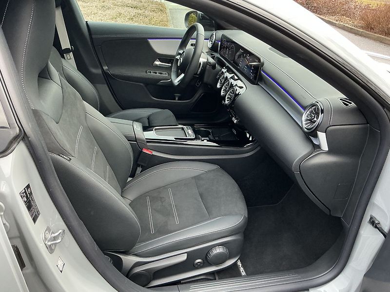 Mercedes-Benz CLA 200 d Shooting Brake  AMG - fotka 19 z 26