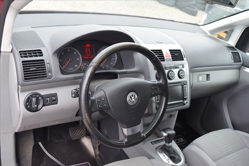 Volkswagen Touran 1,9 TDI 77KW AUTOMAT PO STK - fotka 16 z 46