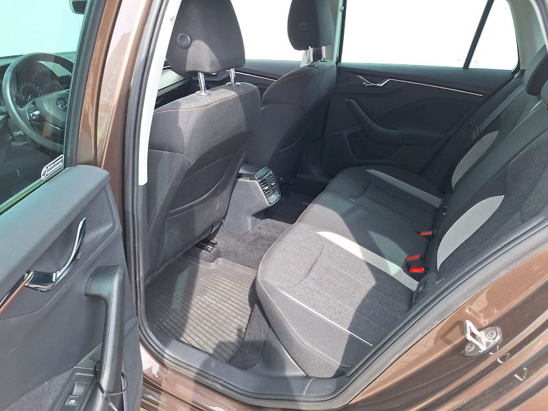 Škoda Kamiq (2020) 1.0 TSI / 85 kW / 7DSG / Style - fotka 25 z 32
