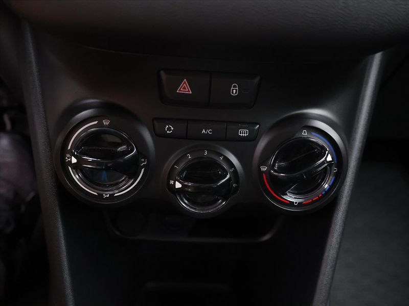 Peugeot 208 1,0 i 50kW Klimatizace - fotka 15 z 25