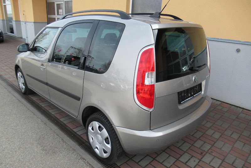 Škoda Roomster 1.2 TSi AUT. KLIMA  NAVIGACE - fotka 7 z 23
