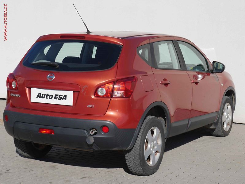 Nissan Qashqai (2007) 2.0dCi, ČR, Acenta - fotka 4 z 16