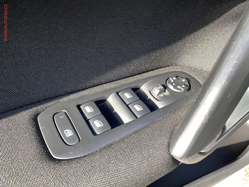 Peugeot 308 (2016) 1.2PT, Style, navi - fotka 13 z 19