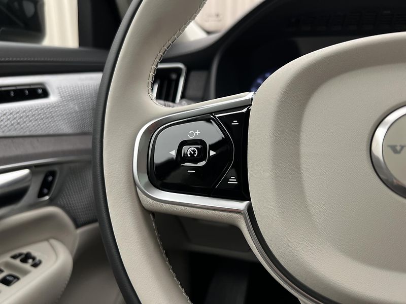 Volvo XC90 (2026) T8 AWD RECHARGE ULTRA DARK - fotka 22 z 46