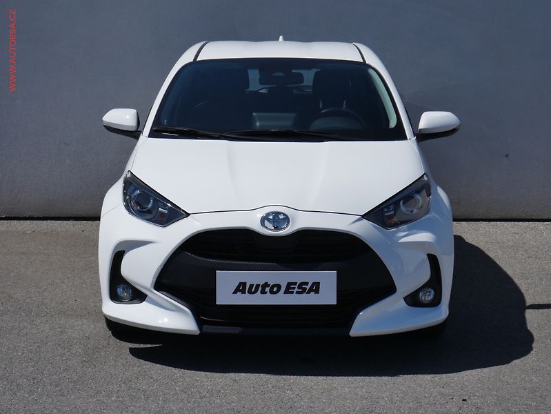 Toyota Yaris (2023) 1.5i, 1.maj,ČR, Dynamic, AC - fotka 2 z 23