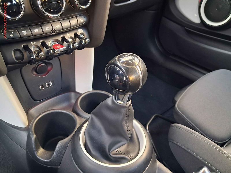 Mini Cooper (2017) 1.5i, LED, AC, temo - fotka 14 z 14
