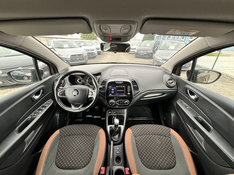 Renault Captur 1.2TCe KOUPENO V ČR 1.MAJ. - fotka 16 z 43