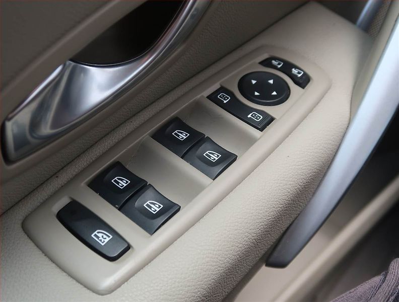 Renault Fluence (2010) 1.6 16V, levný provoz - fotka 16 z 18
