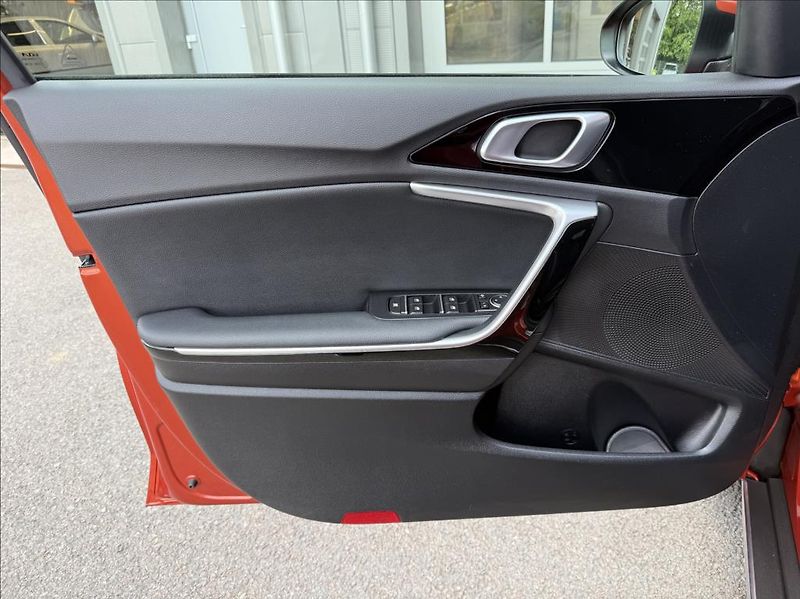 Kia XCeed 1,5 T-GDI DCT  Top Tažné - fotka 9 z 25
