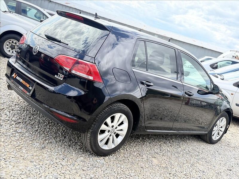 Volkswagen Golf 1,6 TDI 81kW DSG NAVI - fotka 5 z 27