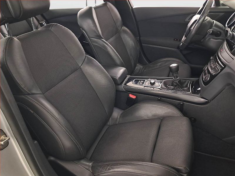 Peugeot 508 (2011) 2.0 HDi, nová STK - fotka 9 z 22