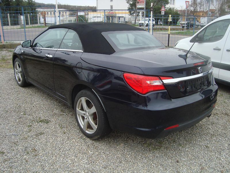 Lancia Flavia (2012) 2,4 cabrio - fotka 4 z 14