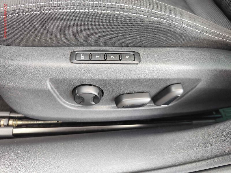 Škoda Superb (2020) 2.0TDi, ČR, DSG, LED, kamera - fotka 28 z 31