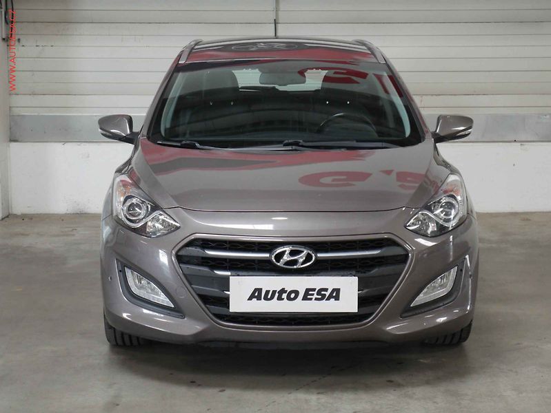 Hyundai i30 (2015) 1.6GDi, 1.maj,ČR, servis - fotka 2 z 21