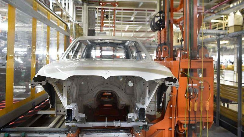 Záběry z výroby prototypů nového BMW X7.