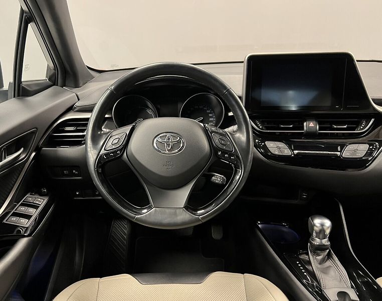 Toyota C-HR 1,8 Hybrid AT Selection - fotka 5 z 16
