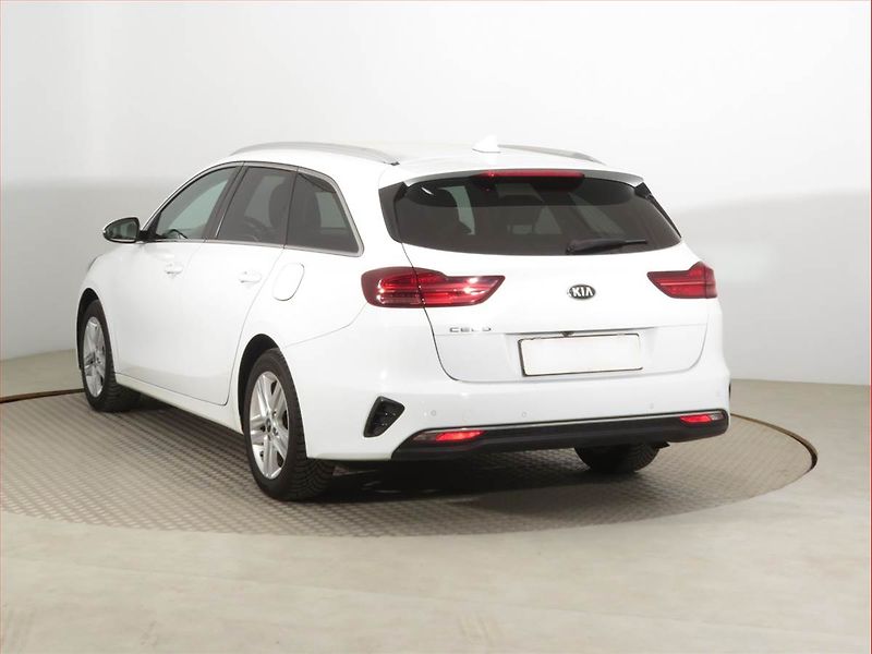 Kia Ceed (2018) 1.6 CRDi, Automat, Serv.kniha - fotka 4 z 18