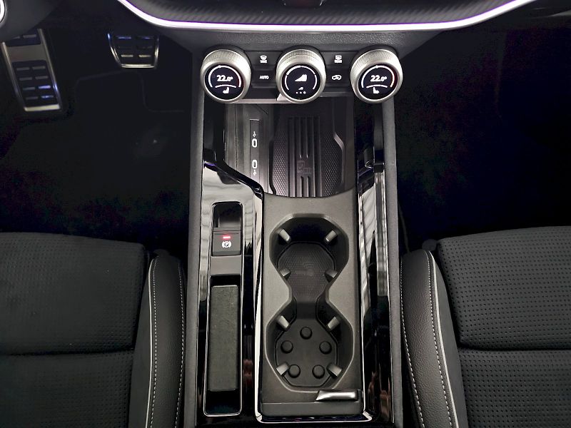 Škoda Superb (2025) 1.5TSi 110kW SPORTLINE TAŽNÉ - fotka 22 z 31