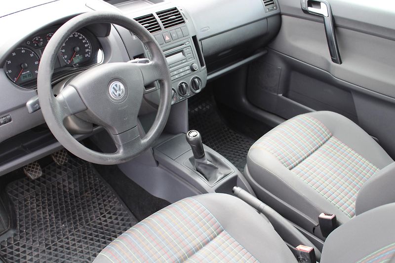Volkswagen Polo (2007) 1,2i KLIMA EL.OKNA  SERVO ABS - fotka 9 z 16