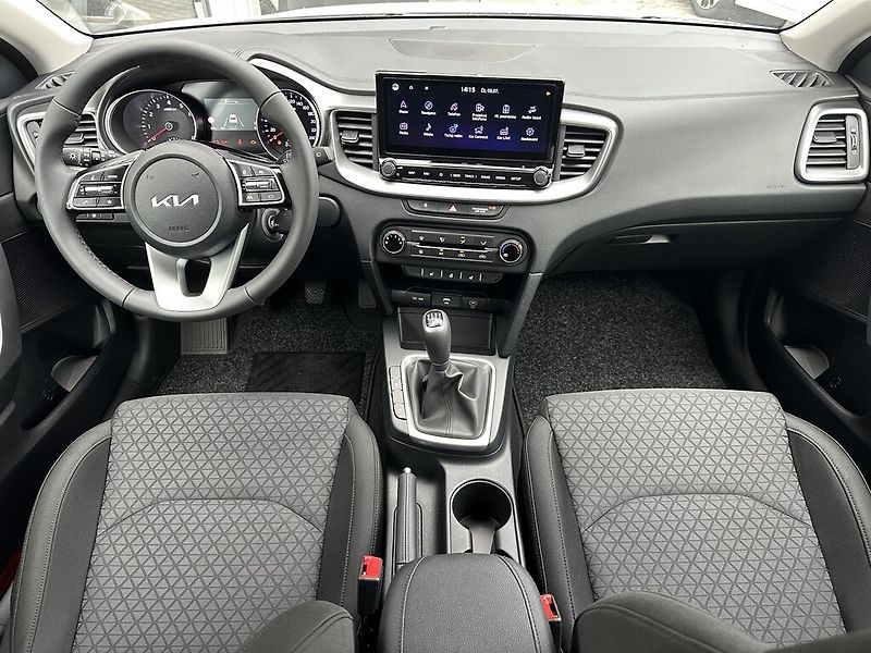 Kia Ceed (2025) 1,5 T-GDi 103 kW SPIN - fotka 5 z 6