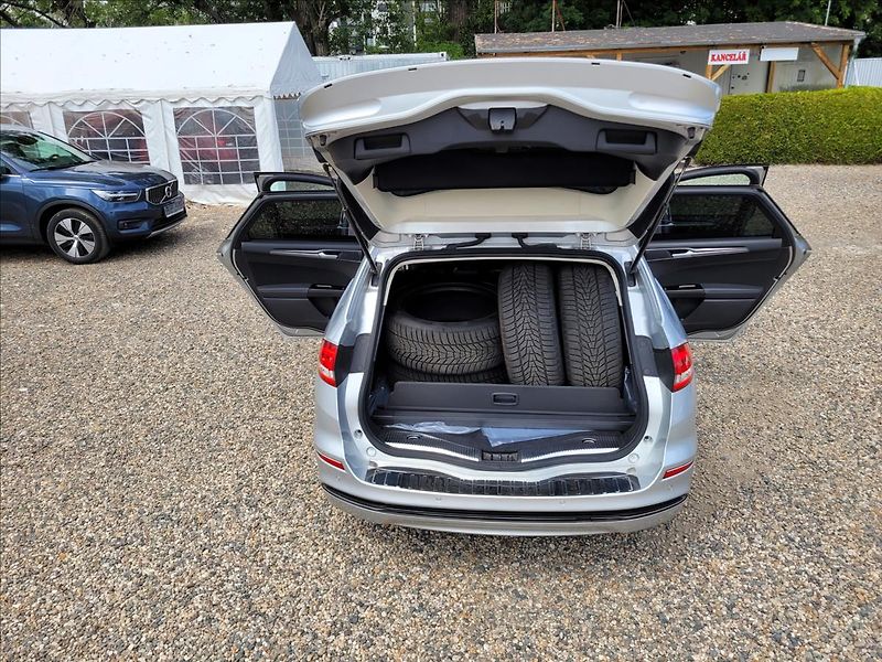 Ford Mondeo 2,0 DA,Limited,xenon,navi,výhř - fotka 41 z 50