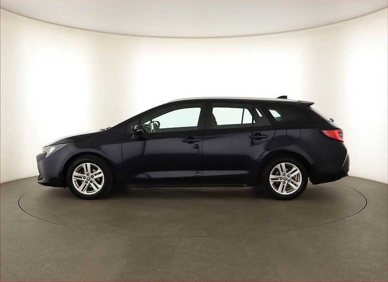 Toyota Corolla (2022) 1.8 Hybrid - fotka 3 z 20