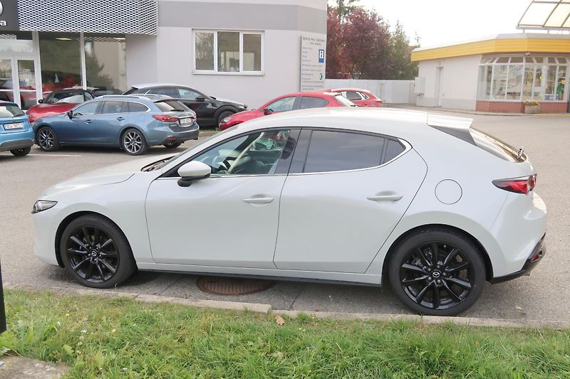 Mazda 3 2,0 X186 AT AWD, Bose,360°kam. - fotka 10 z 29
