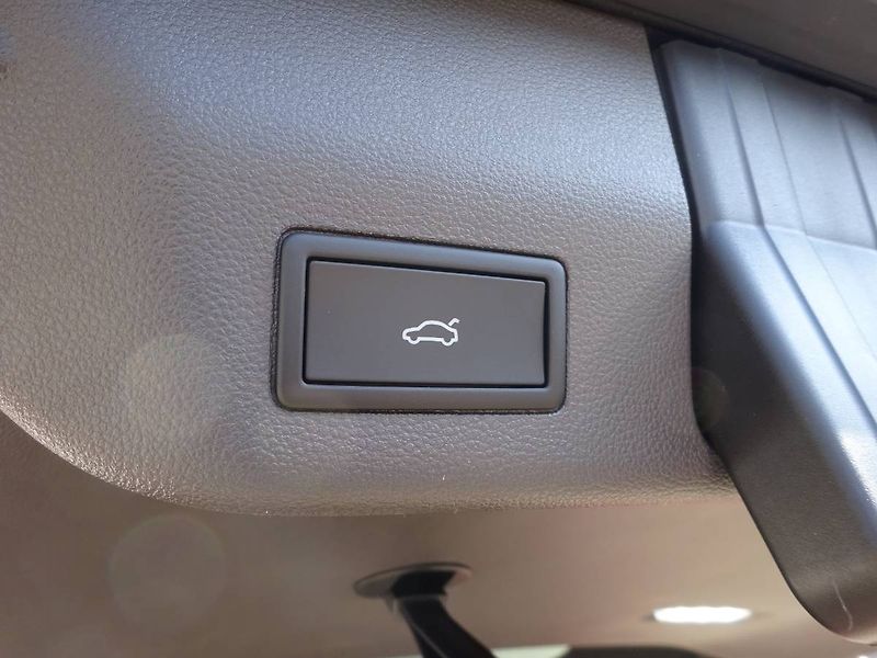 Volkswagen Multivan (2026) Life 2,0 TDI - fotka 24 z 28