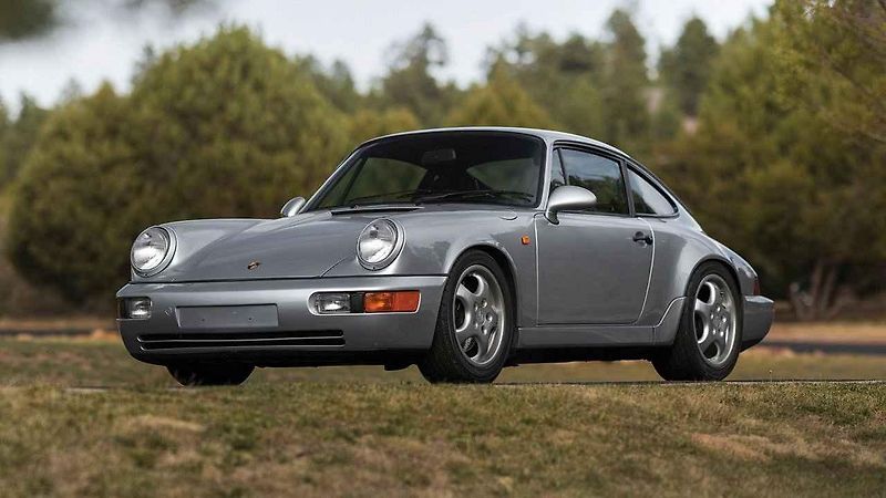 Celkem 12 úžasných Porsche půjde do aukce.