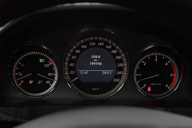 Mercedes-Benz Třídy C (2009) C 350 CDI, Navi, Xenony - fotka 11 z 18