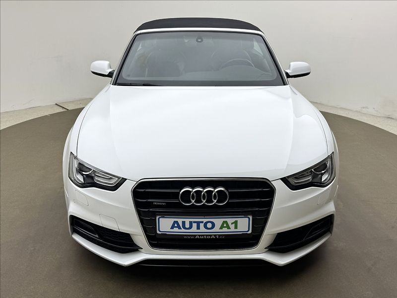 Audi A5 2,0 140kW S-LINE 4X4 VÝHŘEV TZ - fotka 8 z 50
