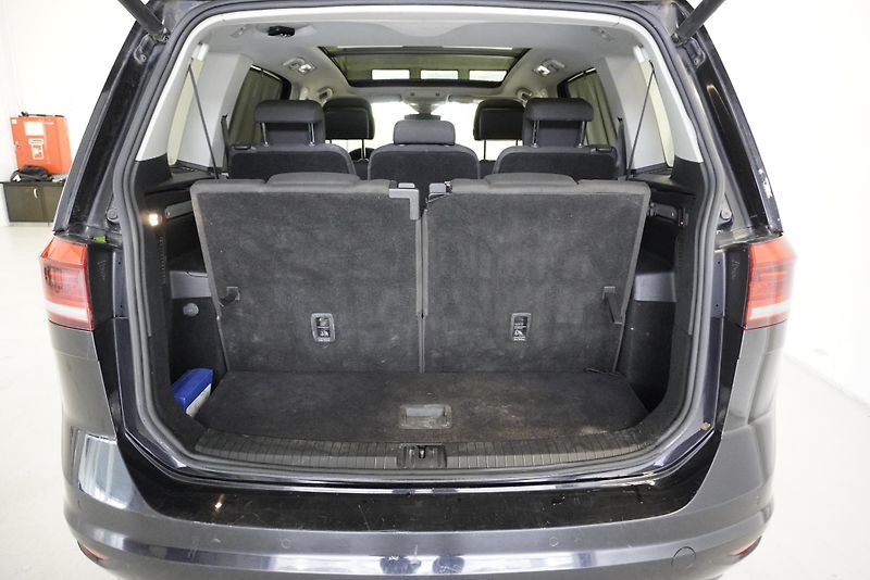 Volkswagen Touran (2017) TOURAN  2,0 TDI HIGHLINE AUT. - fotka 11 z 45